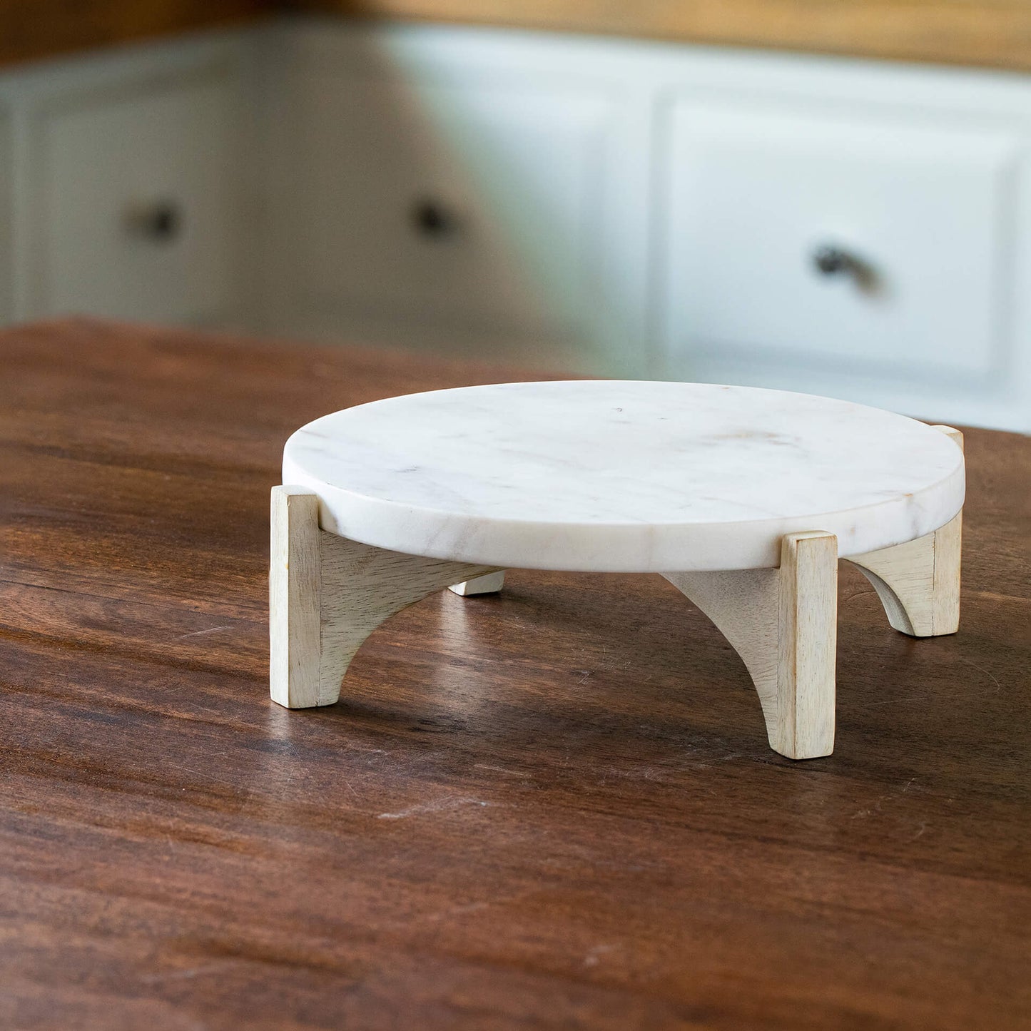 Snowy Pearls Cake Stand