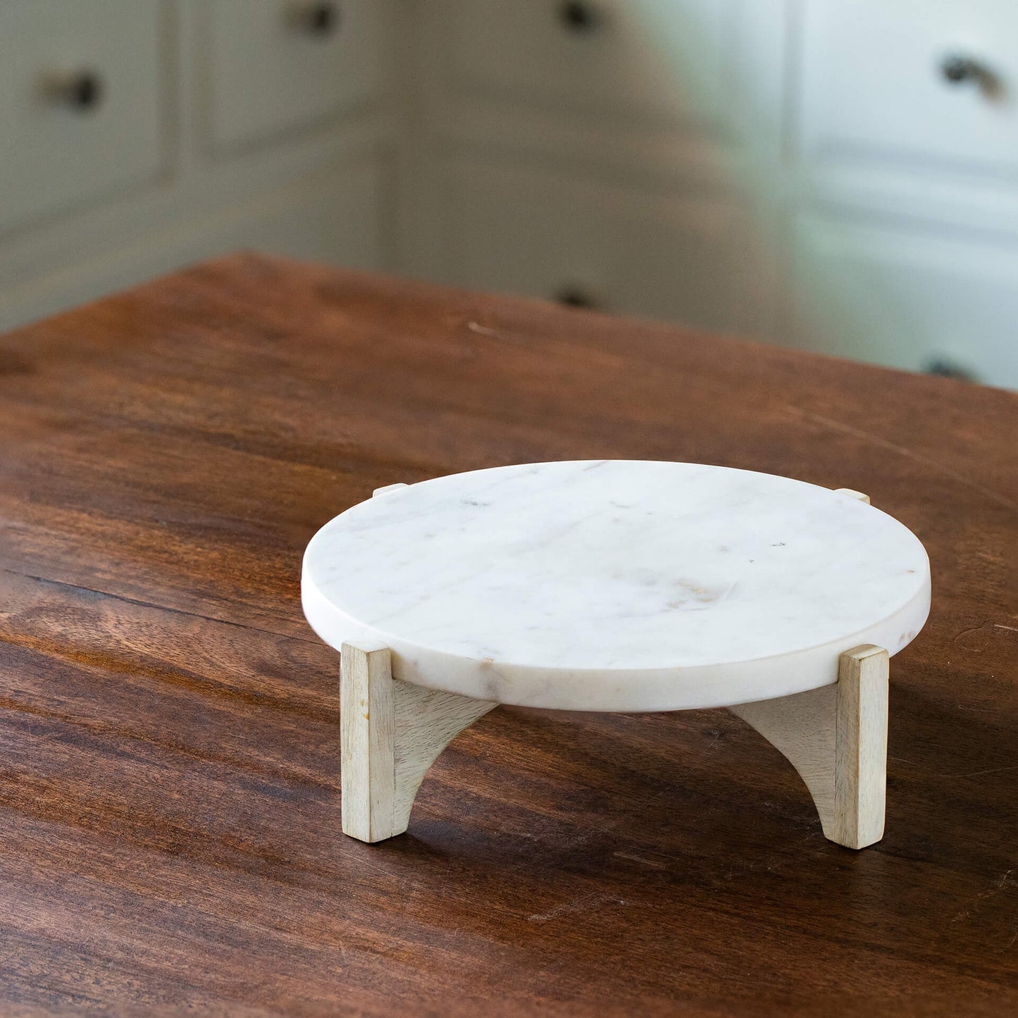 Snowy Pearls Cake Stand